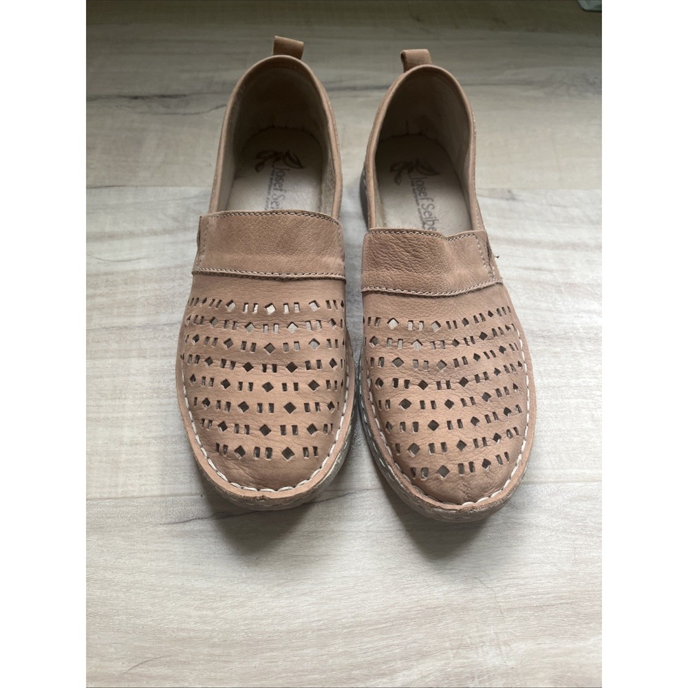 Josef Seibel Women's  Sofie 27 Slip-On Loafer Size 39/8.5 in creme Preppy